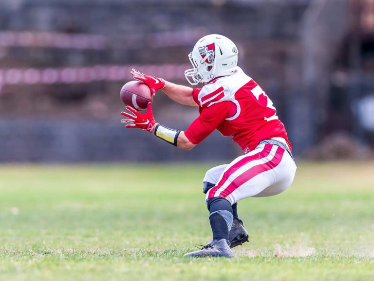 how-to-tell-if-a-football-helmet-fits-how-to-tell-if